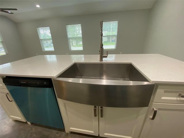 1004 S Armstrong Avenue, Denison, TX 75020