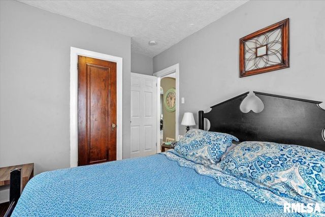 2557 S 6TH Street, Springfield, IL 62703