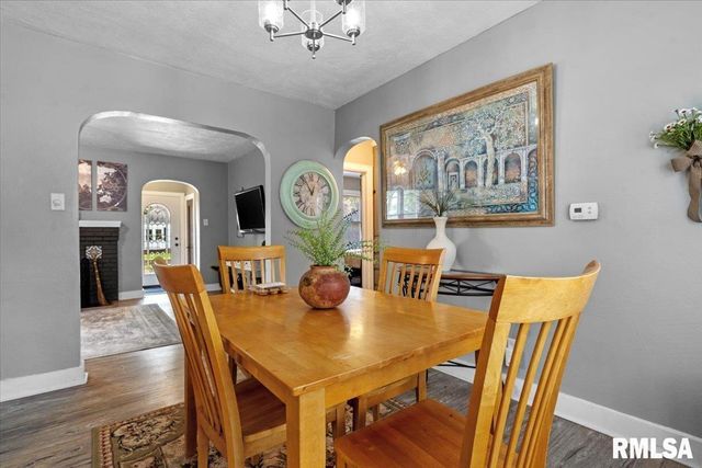 2557 S 6TH Street, Springfield, IL 62703