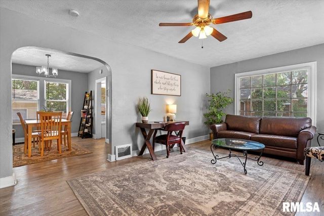 2557 S 6TH Street, Springfield, IL 62703