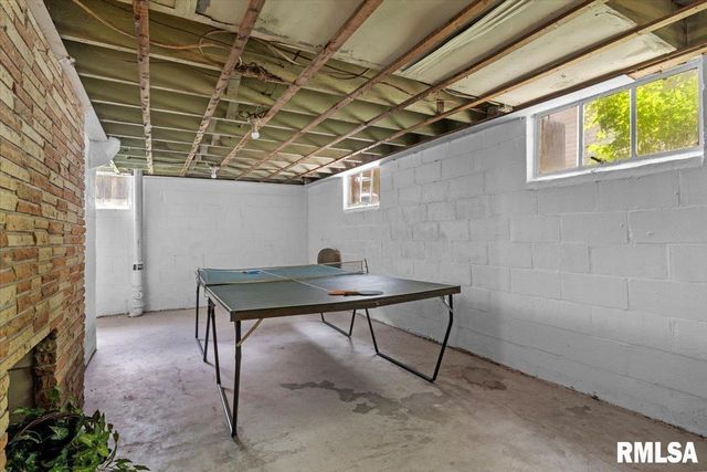 2557 S 6TH Street, Springfield, IL 62703