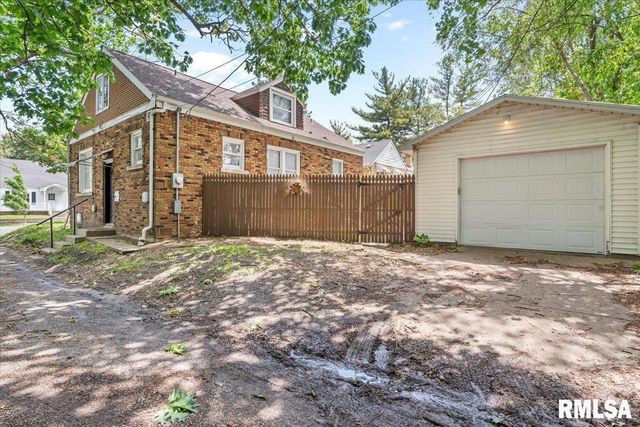 2557 S 6TH Street, Springfield, IL 62703