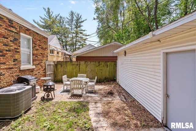 2557 S 6TH Street, Springfield, IL 62703