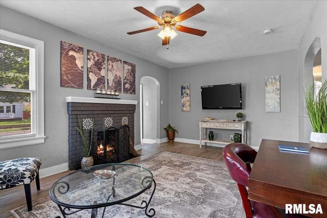 2557 S 6TH Street, Springfield, IL 62703