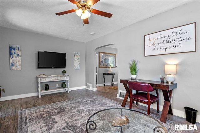 2557 S 6TH Street, Springfield, IL 62703