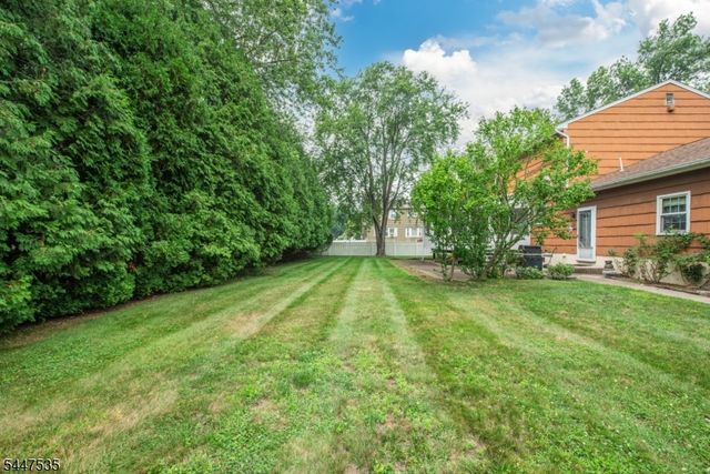21 Bates Dr, Fairfield Twp., NJ 07004