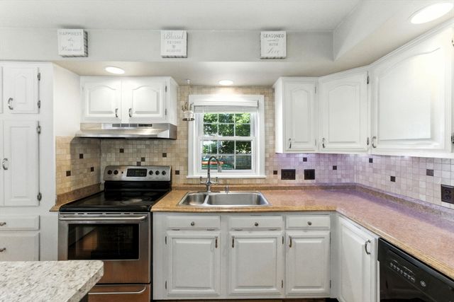 29 Beverly Ave, Uxbridge, MA 01569