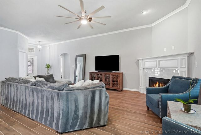 6415 E 146th Street S, Bixby, OK 74008