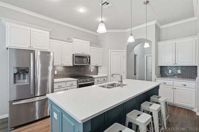 6415 E 146th Street S, Bixby, OK 74008