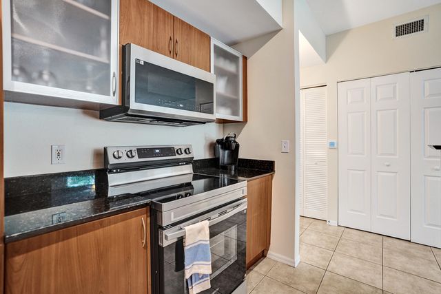 804 E Windward Way 521, Lantana, FL 33462