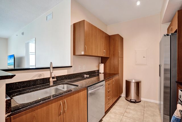 804 E Windward Way 521, Lantana, FL 33462