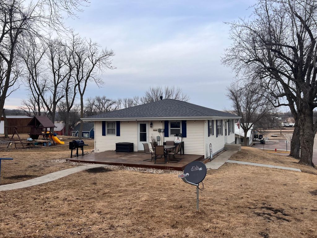 102 Grant Street S, Lake Benton, MN 56149