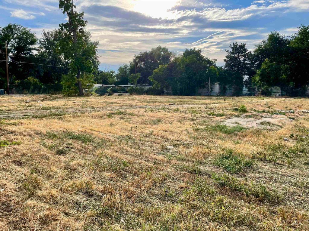 406 E 48th St, Garden City, ID 83714 photo 2