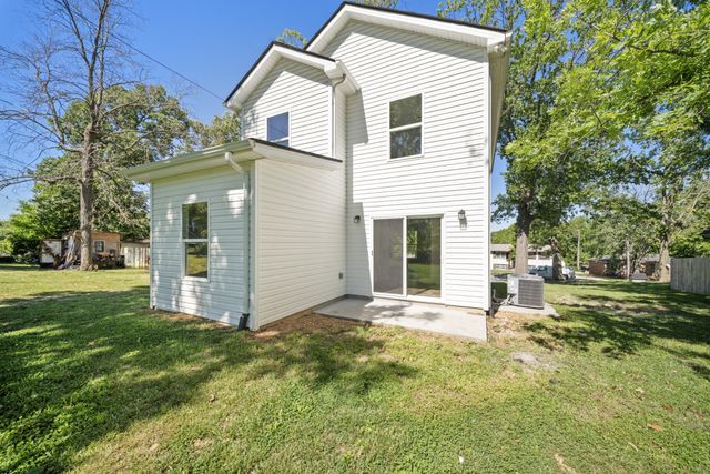 704 Perry Dr, Springfield, TN 37172
