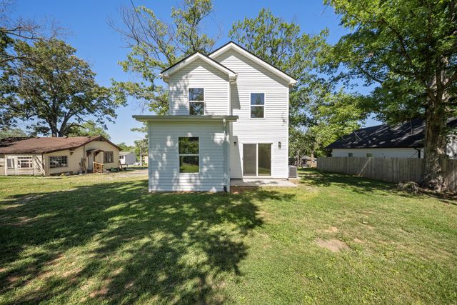704 Perry Dr, Springfield, TN 37172