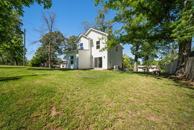 704 Perry Dr, Springfield, TN 37172