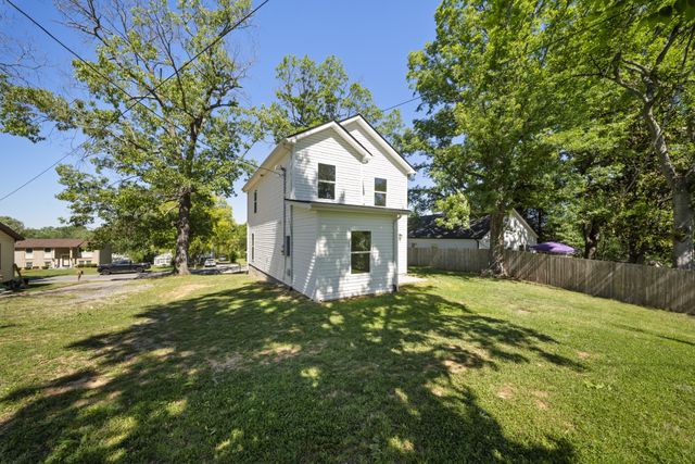 704 Perry Dr, Springfield, TN 37172
