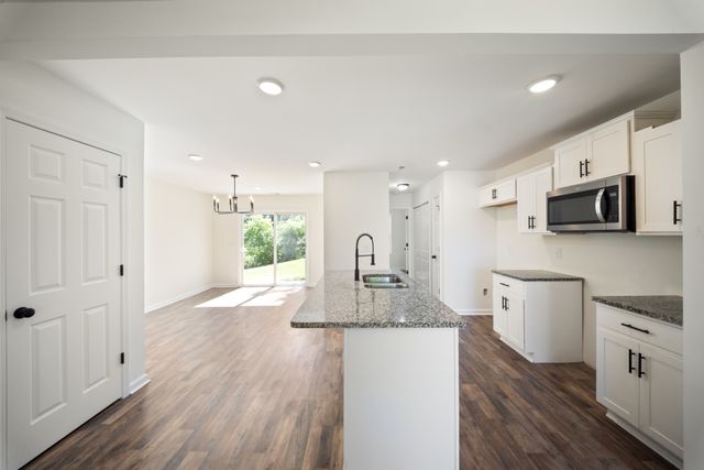 704 Perry Dr, Springfield, TN 37172