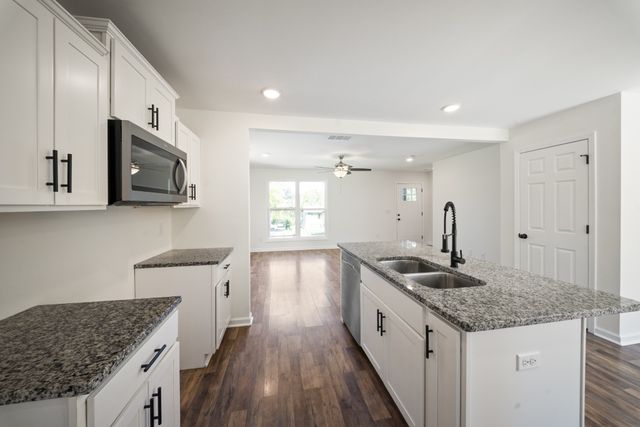 704 Perry Dr, Springfield, TN 37172