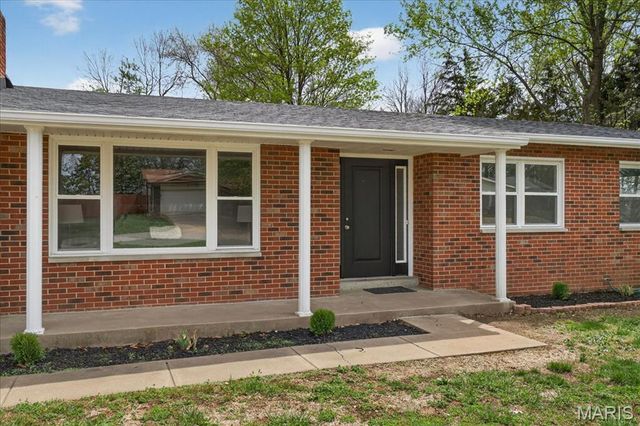 16 Pines Drive, St Peters, MO 63376