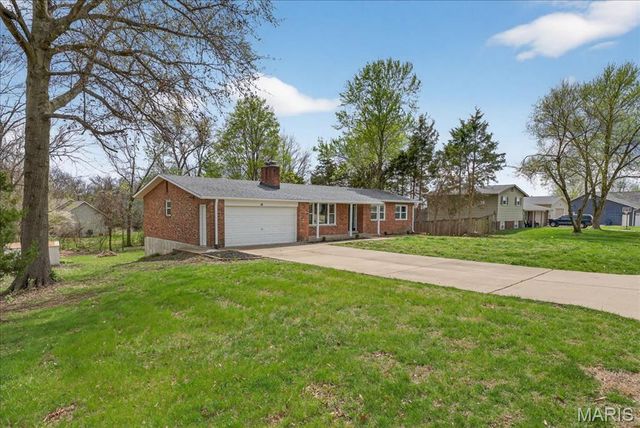 16 Pines Drive, St Peters, MO 63376