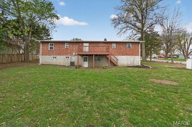 16 Pines Drive, St Peters, MO 63376