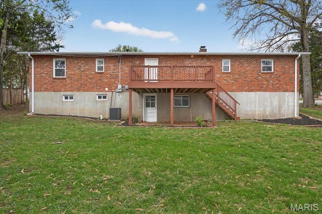 16 Pines Drive, St Peters, MO 63376