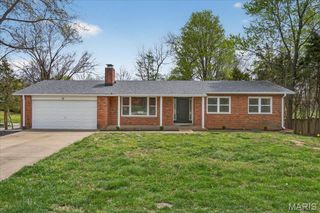 16 Pines Drive, St Peters, MO 63376