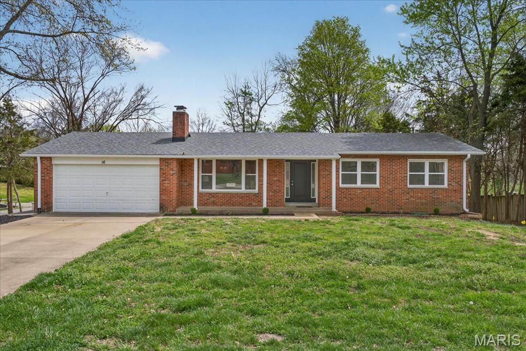 16 Pines Drive, St Peters, MO 63376