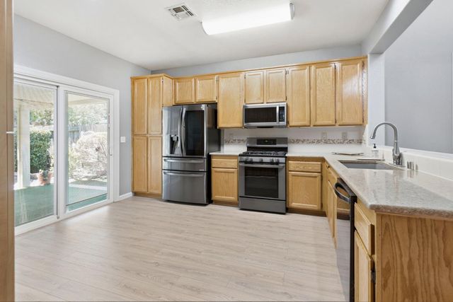 715 Deer Park Dr, Lincoln, CA 95648