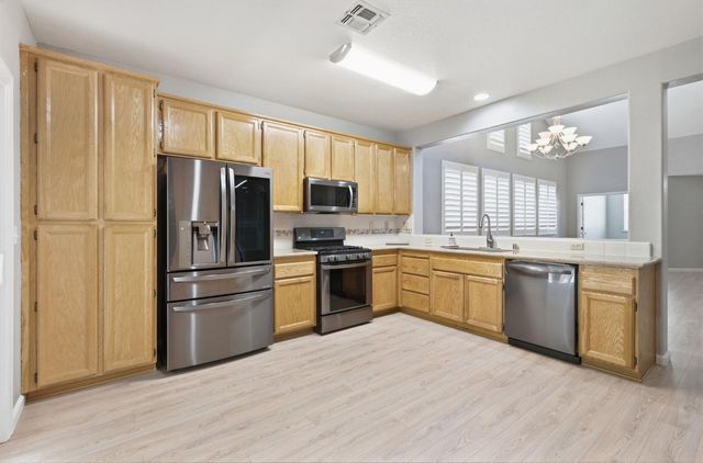 715 Deer Park Dr, Lincoln, CA 95648