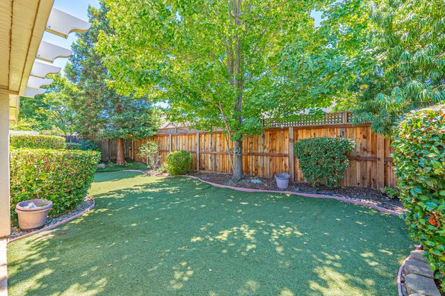 715 Deer Park Dr, Lincoln, CA 95648