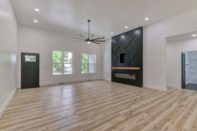 102 James River Road, Kimberling City, MO 65686