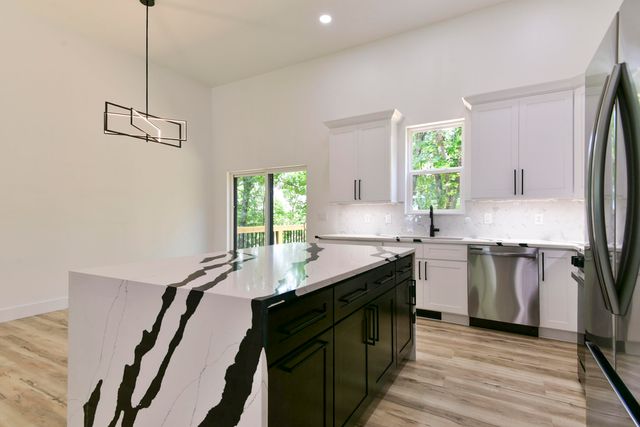 102 James River Road, Kimberling City, MO 65686