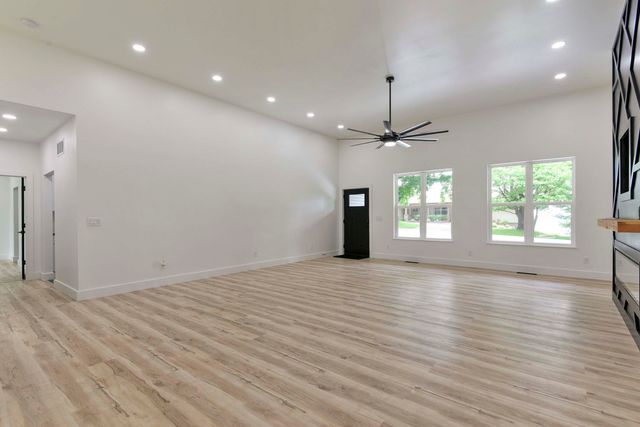 102 James River Road, Kimberling City, MO 65686