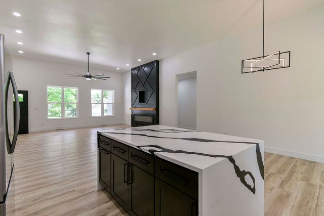 102 James River Road, Kimberling City, MO 65686
