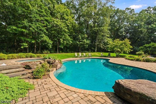 19 Heritage Ct, Bernardsville Boro, NJ 07931