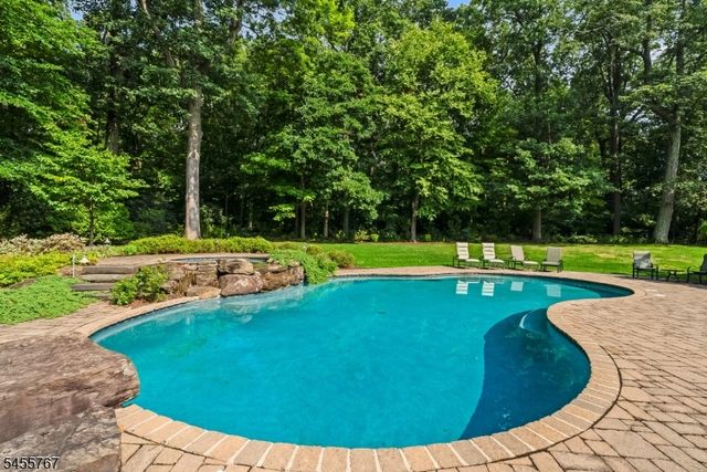 19 Heritage Ct, Bernardsville Boro, NJ 07931