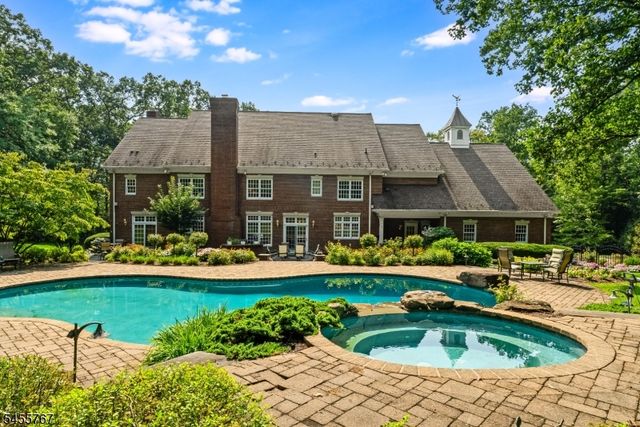 19 Heritage Ct, Bernardsville Boro, NJ 07931