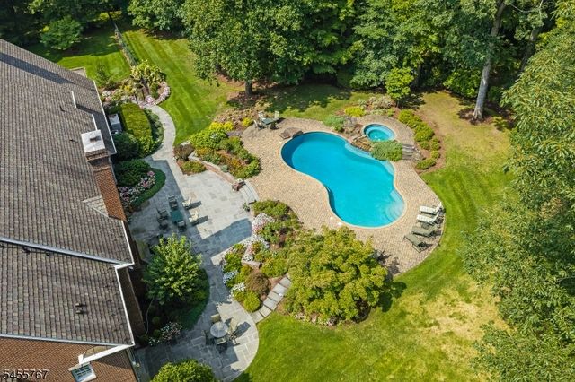 19 Heritage Ct, Bernardsville Boro, NJ 07931