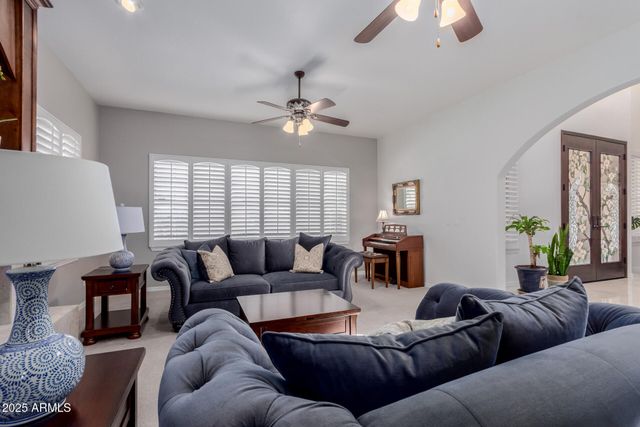 11820 S WARPAINT Drive, Phoenix, AZ 85044