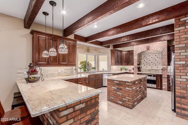 11820 S WARPAINT Drive, Phoenix, AZ 85044