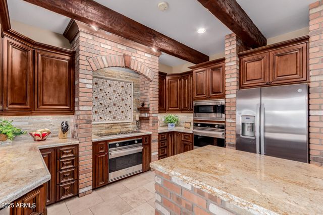 11820 S WARPAINT Drive, Phoenix, AZ 85044