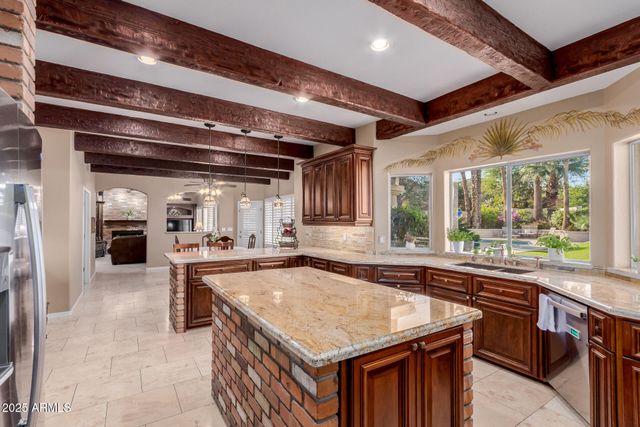 11820 S WARPAINT Drive, Phoenix, AZ 85044