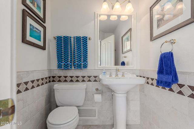 11820 S WARPAINT Drive, Phoenix, AZ 85044