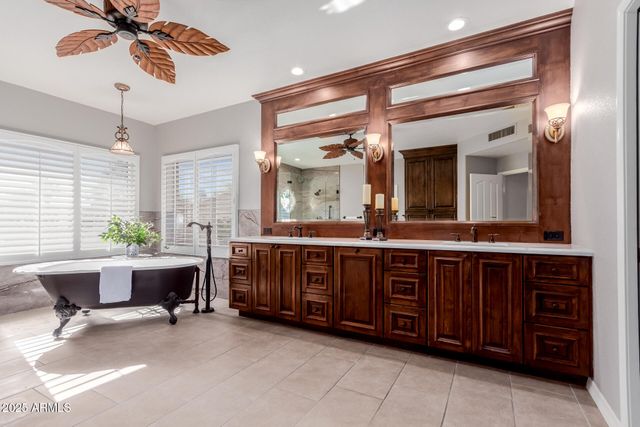 11820 S WARPAINT Drive, Phoenix, AZ 85044