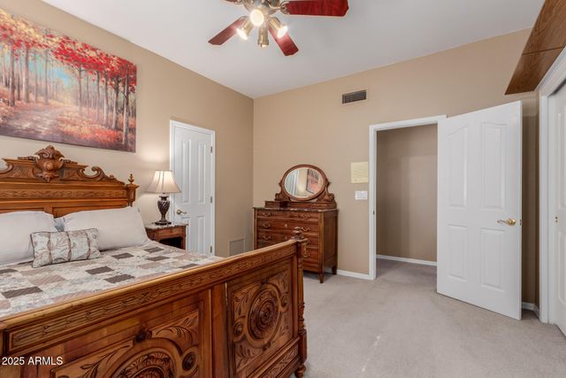 11820 S WARPAINT Drive, Phoenix, AZ 85044