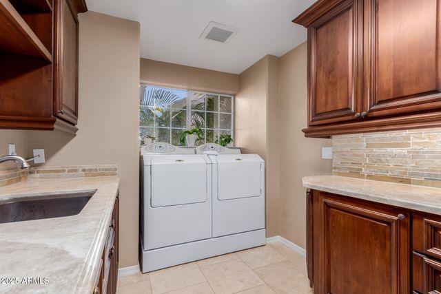 11820 S WARPAINT Drive, Phoenix, AZ 85044