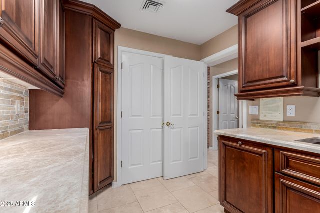 11820 S WARPAINT Drive, Phoenix, AZ 85044