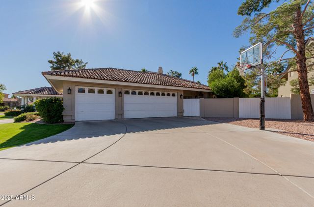 11820 S WARPAINT Drive, Phoenix, AZ 85044